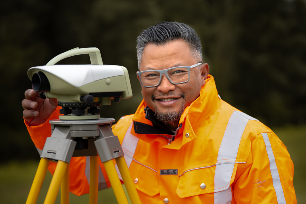 Als allround landmeter bij Facto Geo ben je verantwoordelijk voor het zo efficiënt mogelijk inmeten en uitzetten van uiteenlopende projecten in landmeetkunde.